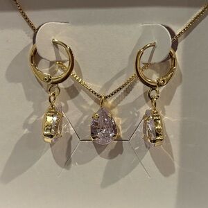 gold necklace and earrings